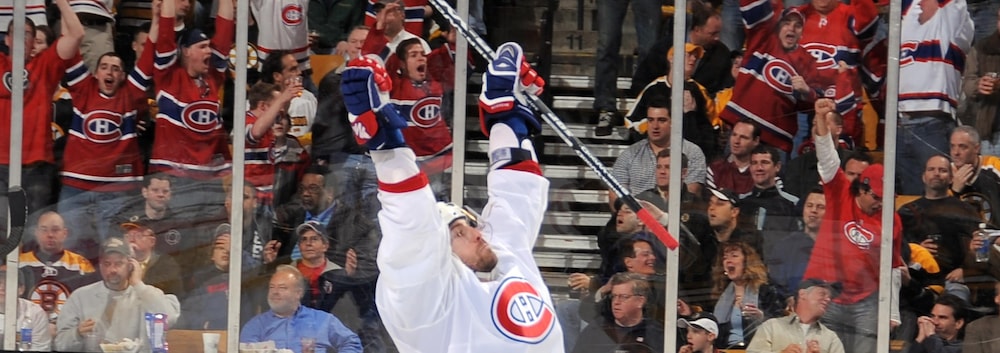 Patrice Brisebois se réjouit après avoir marqué le but gagnant du quatrième match de la série de premier tour entre le Canadien de Montréal et les Bruins, le 15 avril 2008, à Boston.