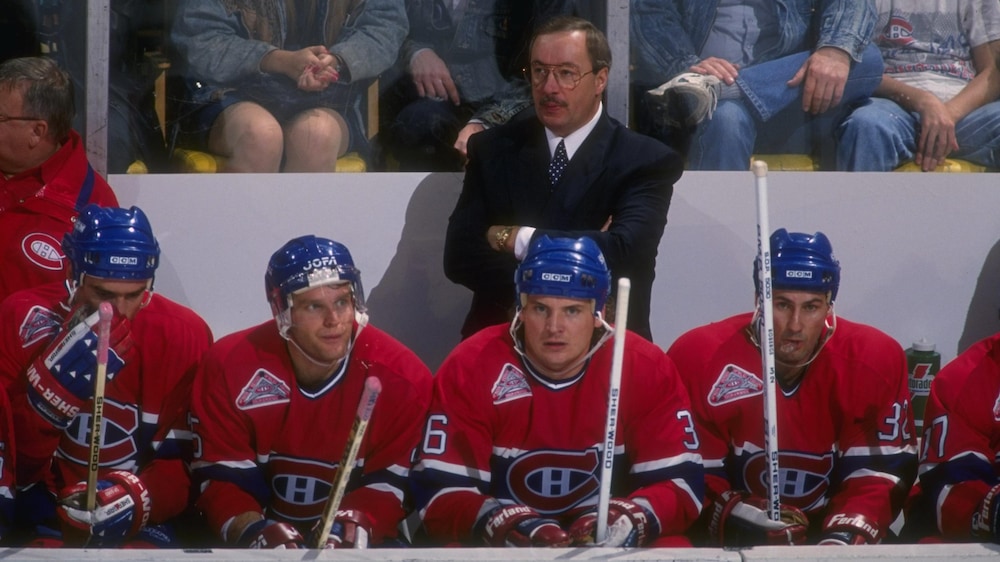 L'entraîneur Jacques Demers derrière le banc du Canadien lors de la saison 1992-1993