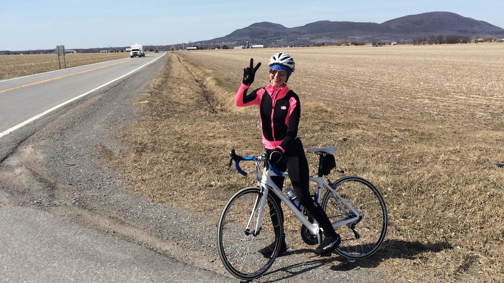 Isabelle Richer à sa première randonnée de vélo après son accident, le 16 avril 2016