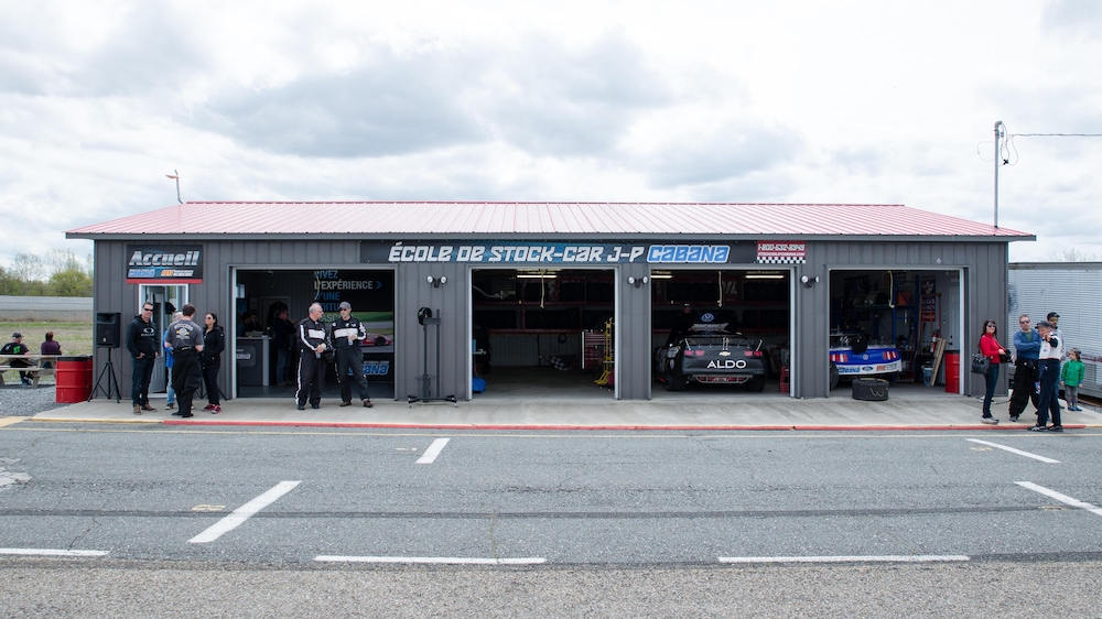 Le garage de l'Académie Andrew Ranger à Sanair