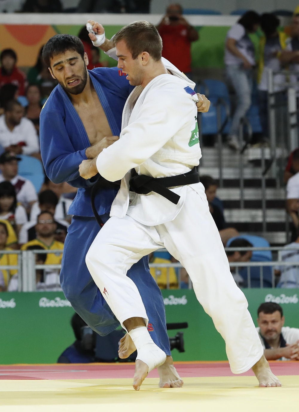 Antoine Valois-Fortier et le Russe Khasan Khalmurzaev en quart de finale aux Jeux olympiques de Rio