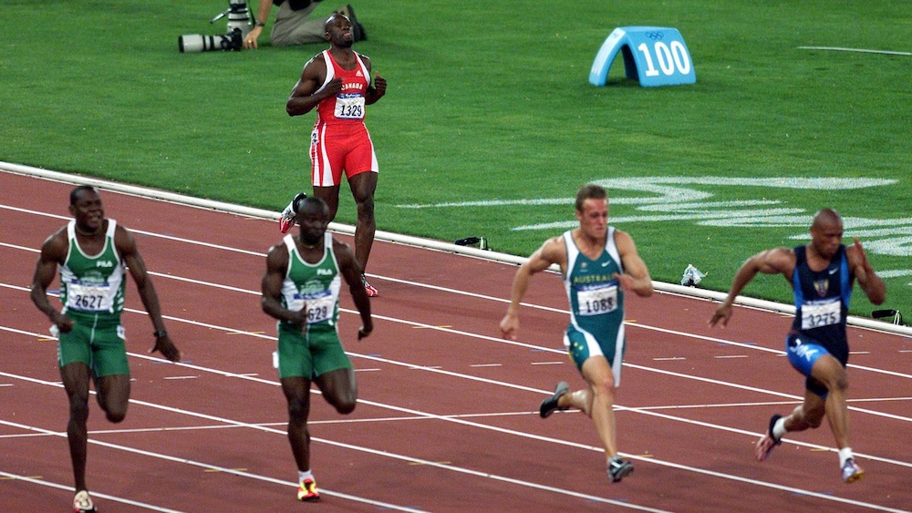 Bruny Surin relâche son effort au début de sa demi-finale du 100 m des Jeux de Sydney.