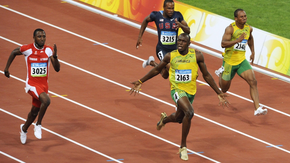Usain Bolt remporte en 9,69 s la finale du 100 m aux Jeux olympiques de Pékin, en 2008.
