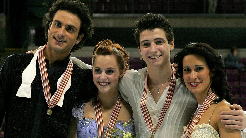 De gauche à droite : Patrice Lauzon, Tessa Virtue, Scott Moir et Marie-France Dubreuil le 9 février 2007 aux Championnats des quatre continents, à Colorado Springs