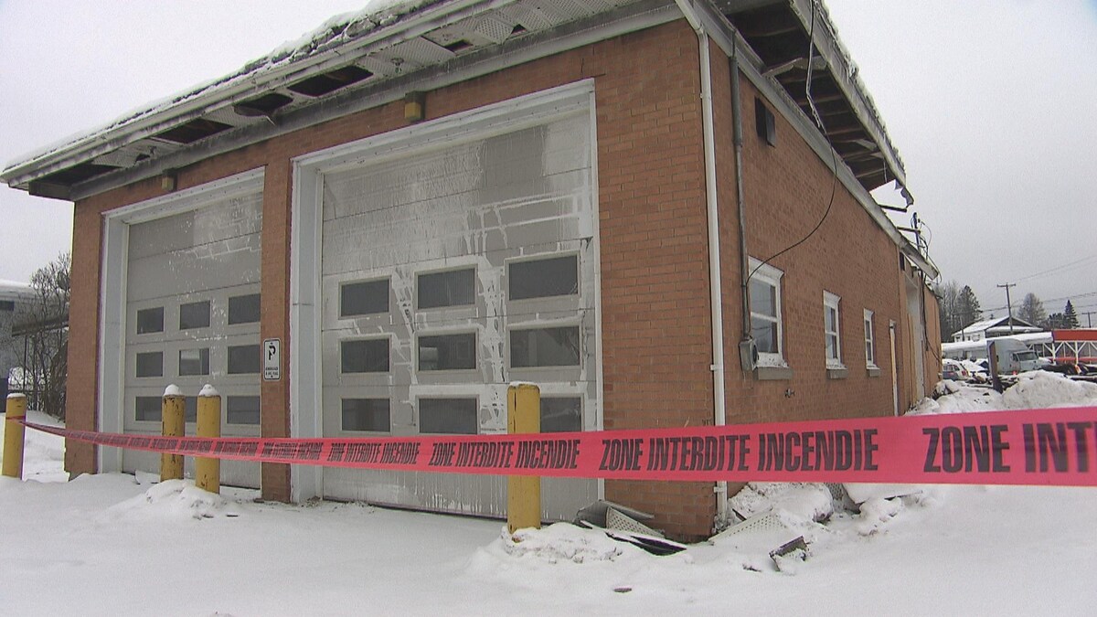 Une Caserne De Pompiers Ravag E Par Les Flammes Saint Ubalde Le