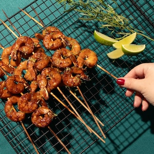 Brochettes de crevettes grillées à la lime et au soya Mordu