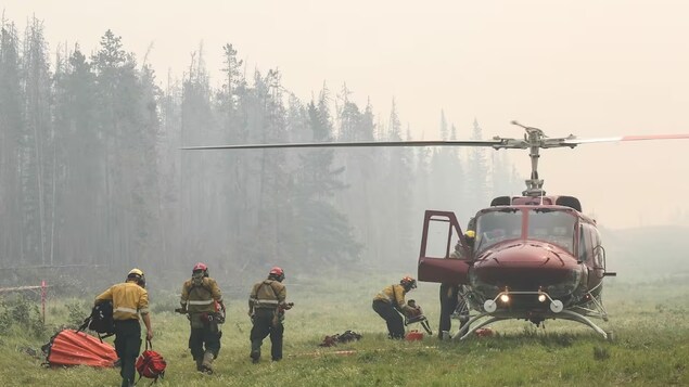 300 Na Tropa Ipinadala Para Labanan Ang Wildfires Sa Alberta Radio