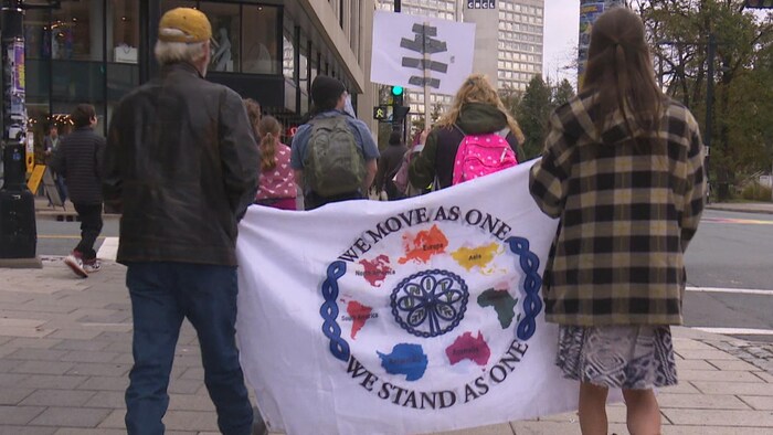 Une marche en soutien aux sans abri à Halifax Radio Canada