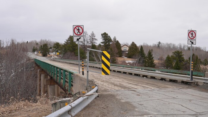 Les Ponts De Cl Ricy Et De Mont Brun R Par S Cet T Radio Canada