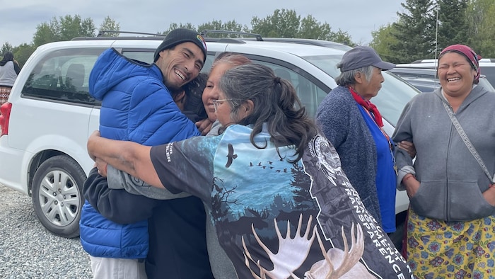 Des retrouvailles émouvantes pour Percy James Poucachiche à Lac Simon