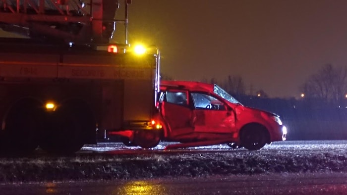 La pluie verglaçante cause des sorties de route dans le Grand Montréal