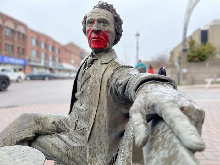 La Statue De John A Macdonald Vandalis E De Nouveau Charlottetown