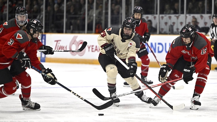 Montréal remporte son premier match en LPHF Radio Canada