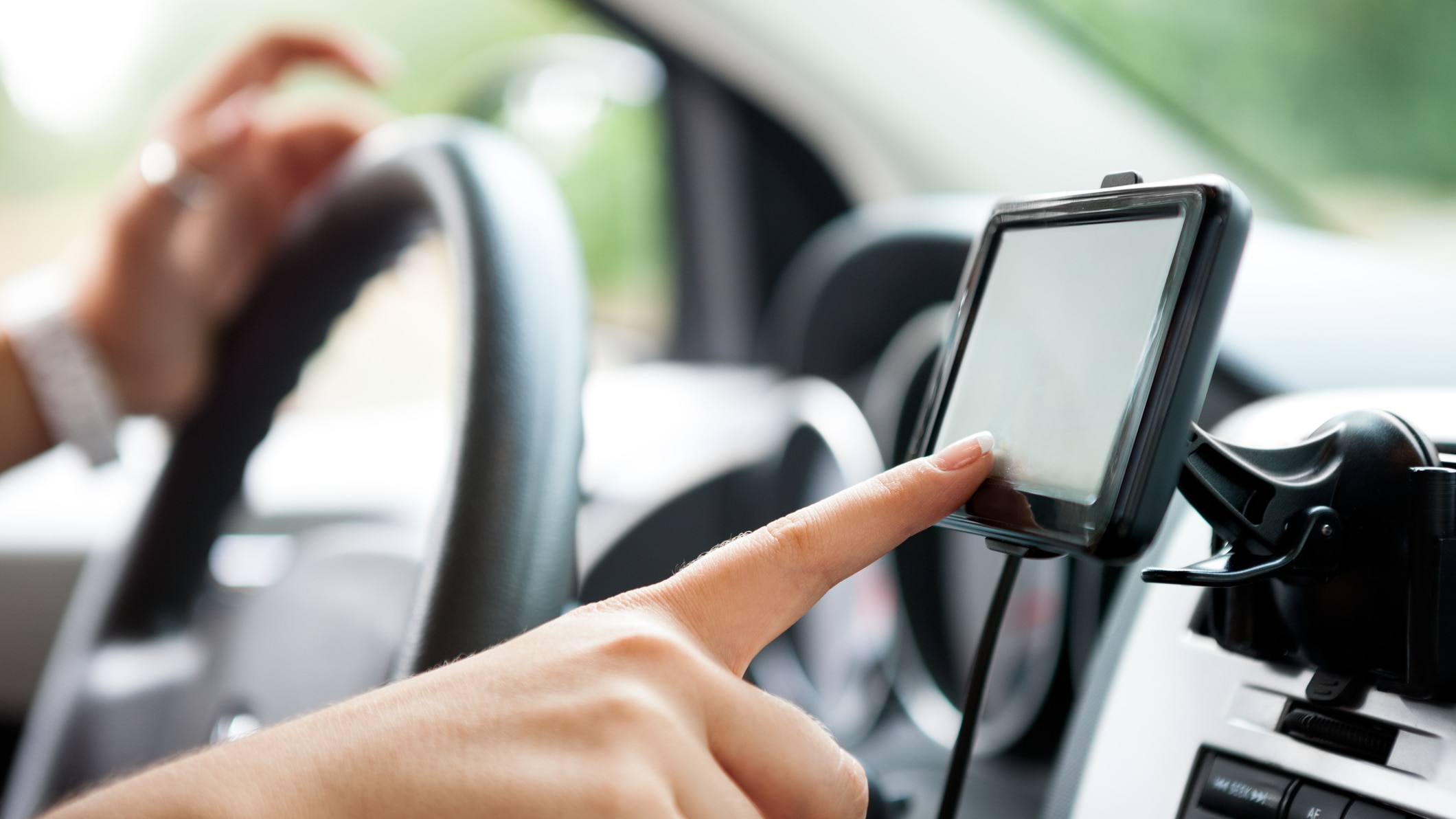 Les gadgets dans la voiture, plus dangereux que les textos au volant