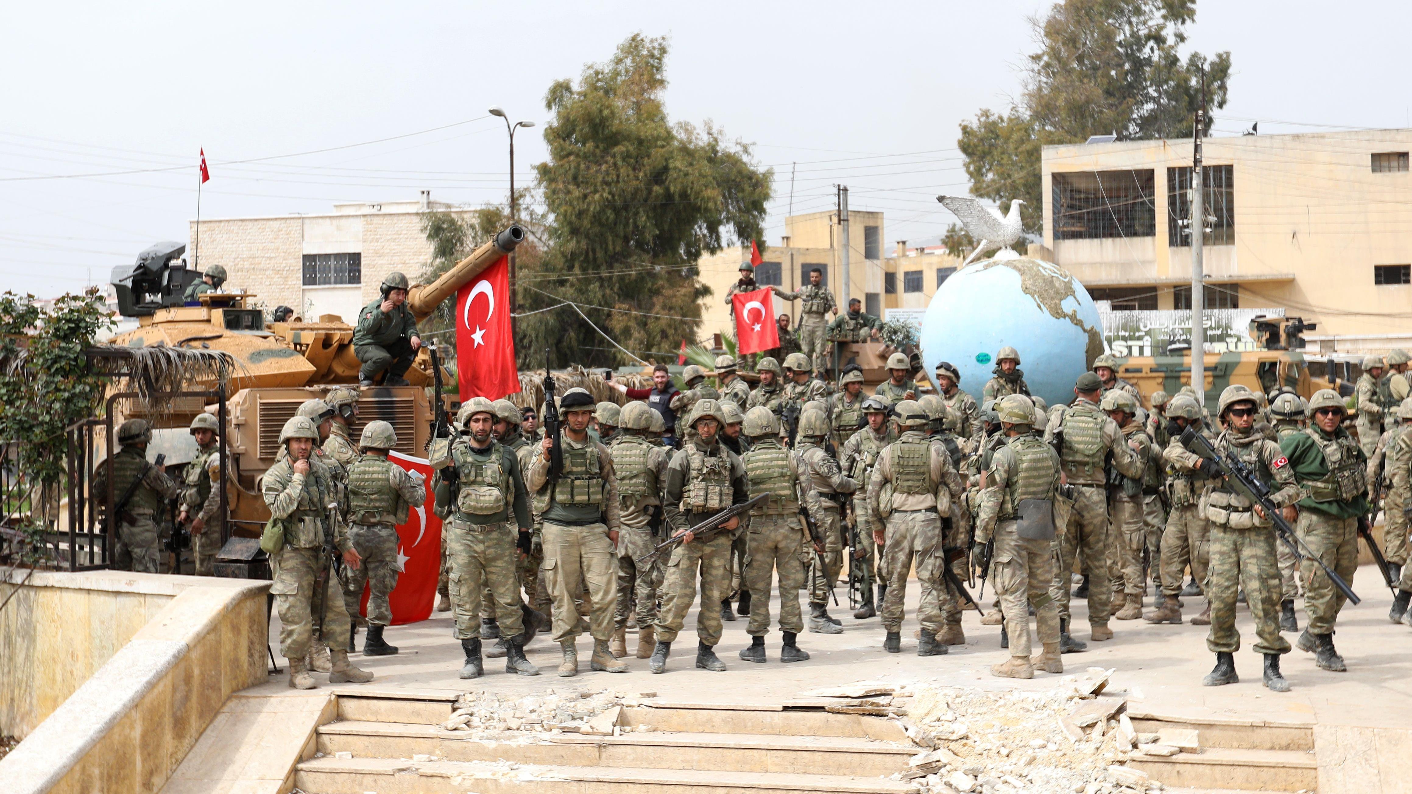 Syrie : le drapeau turc flotte sur la ville kurde d'Afrine