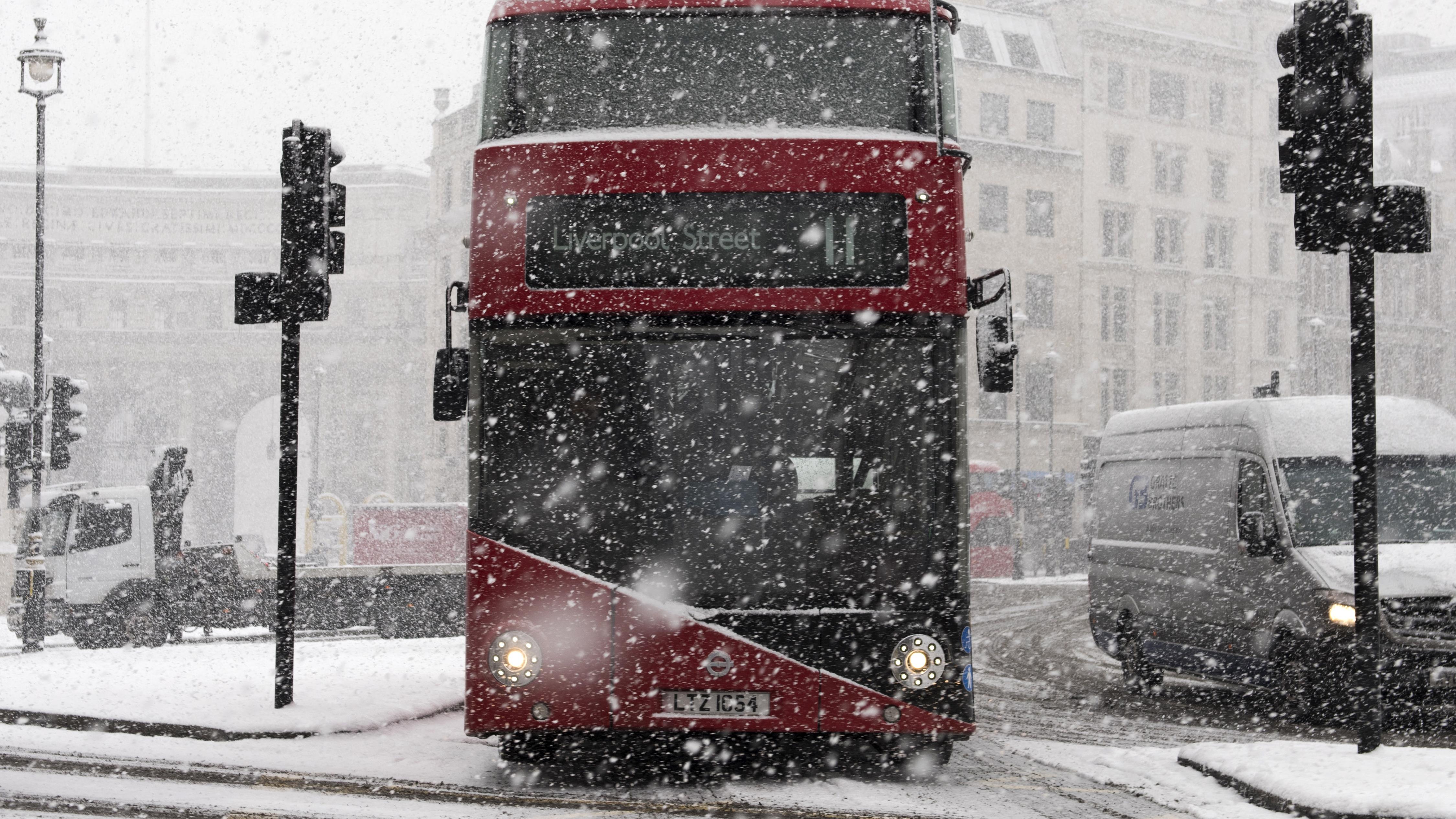 Neige. Caméra embarquée à bord de la saleuse de Lisieux 