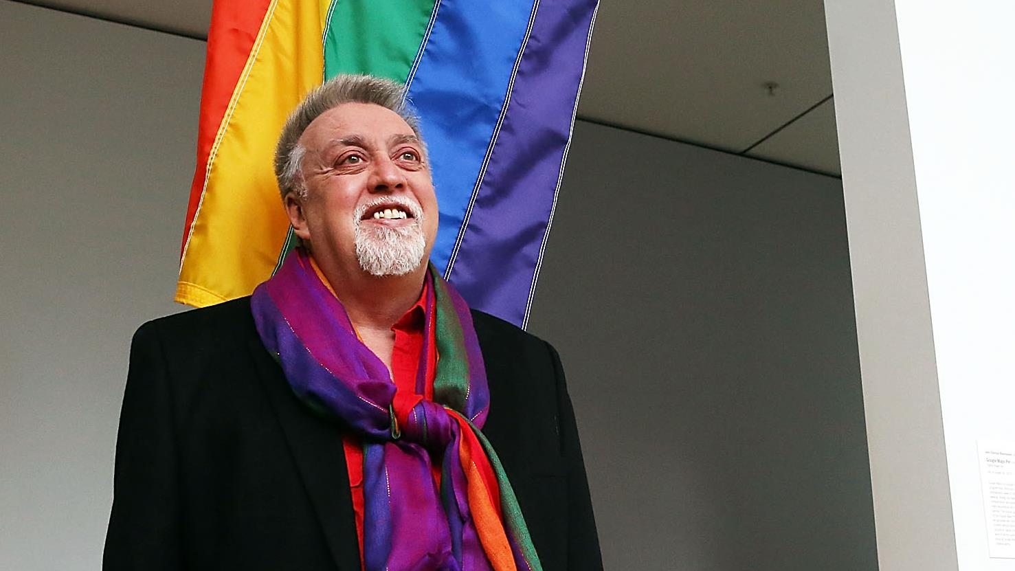 Gilbert Baker, l39;artiste à l39;origine du drapeau arcenciel 