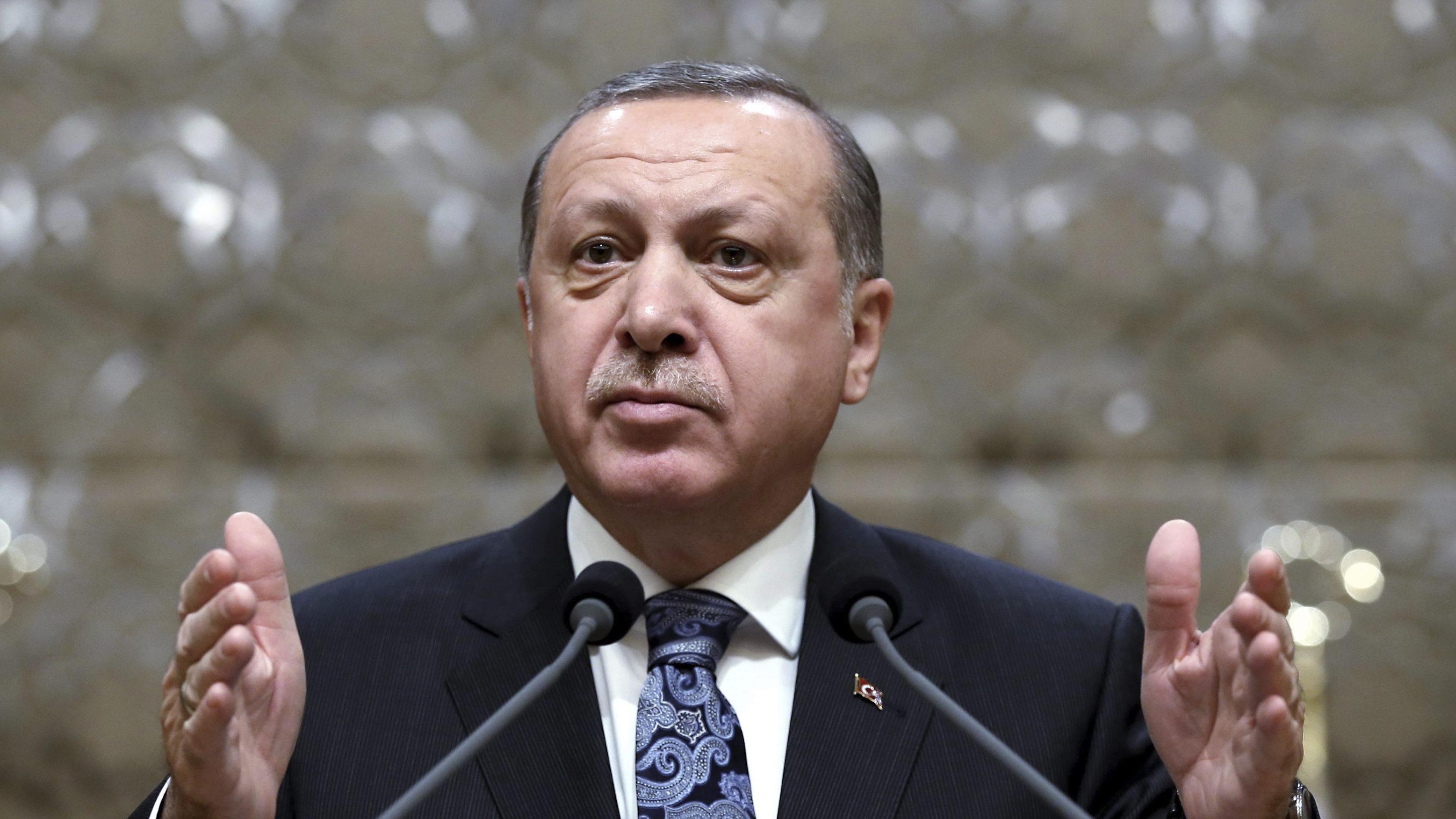 L'élargissement des pouvoirs du président turc adopté par le Parlement