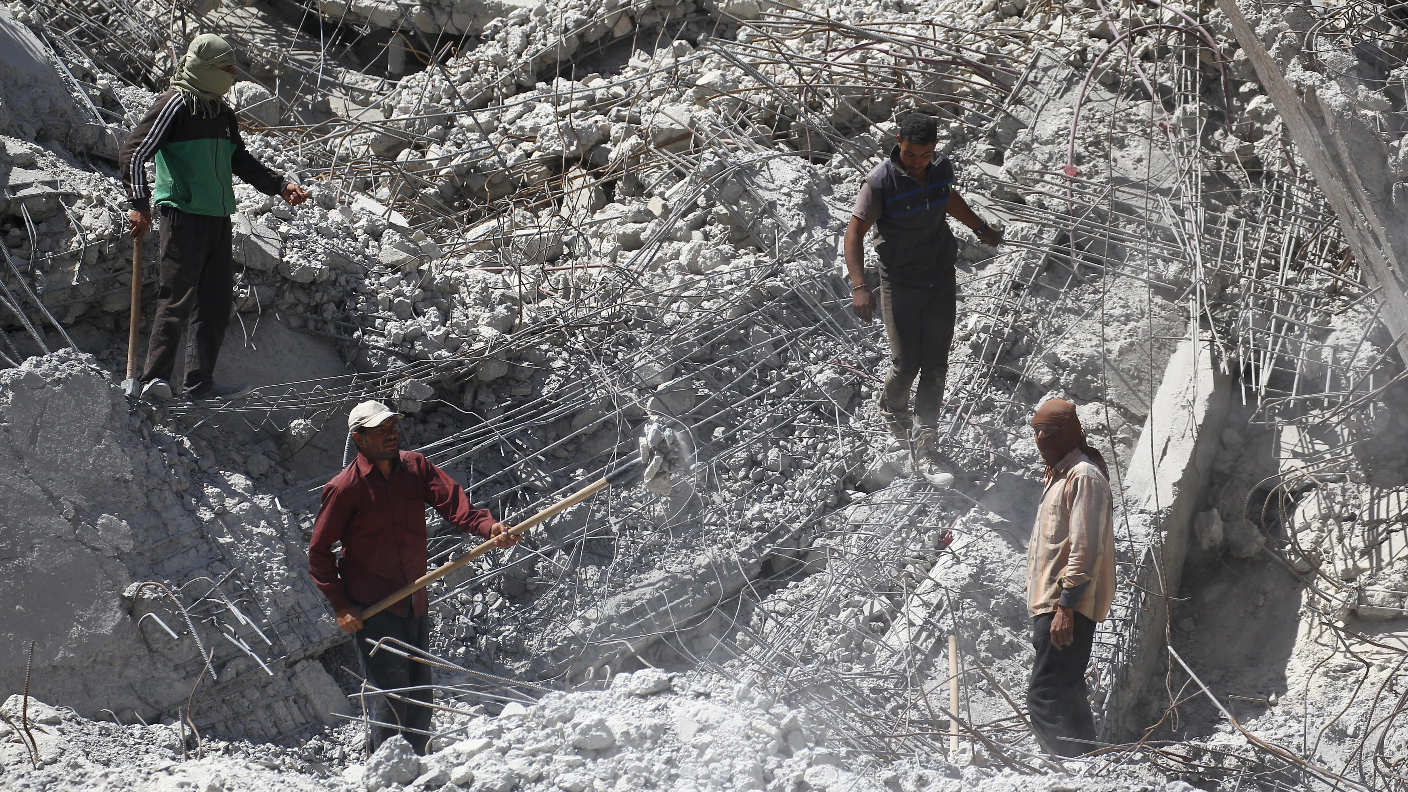 Des dizaines de cadavres découverts dans un charnier en Syrie