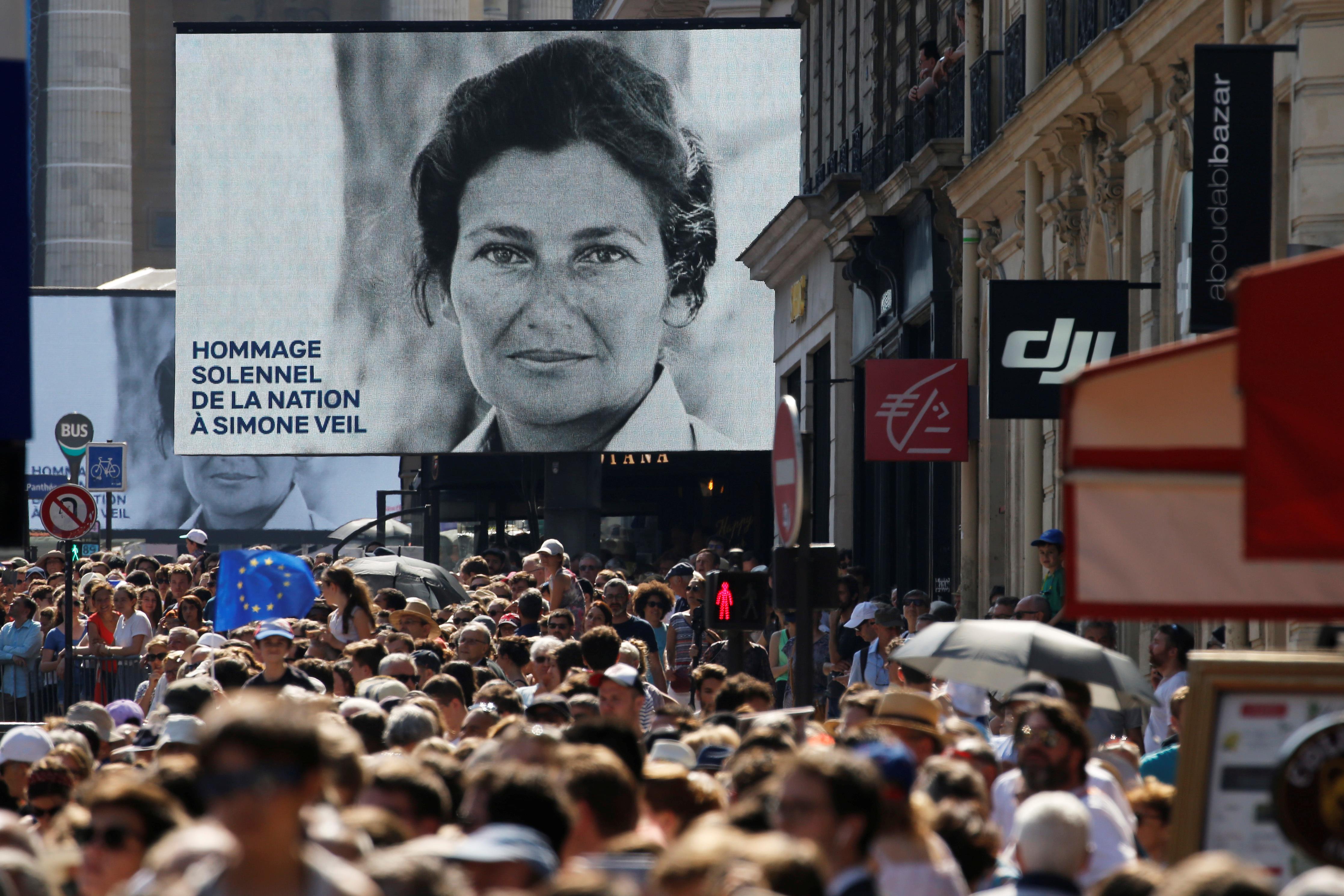 Simone Veil Accueillie Dans L Motion Au Panth On Parmi Les H Ros