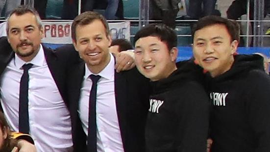 Kim et Kim, les deux bénévoles d'origine sud-coréenne qui ont accompagné l'équipe allemande de hockey masculin tout au long des Jeux olympiques de Pyeongchang