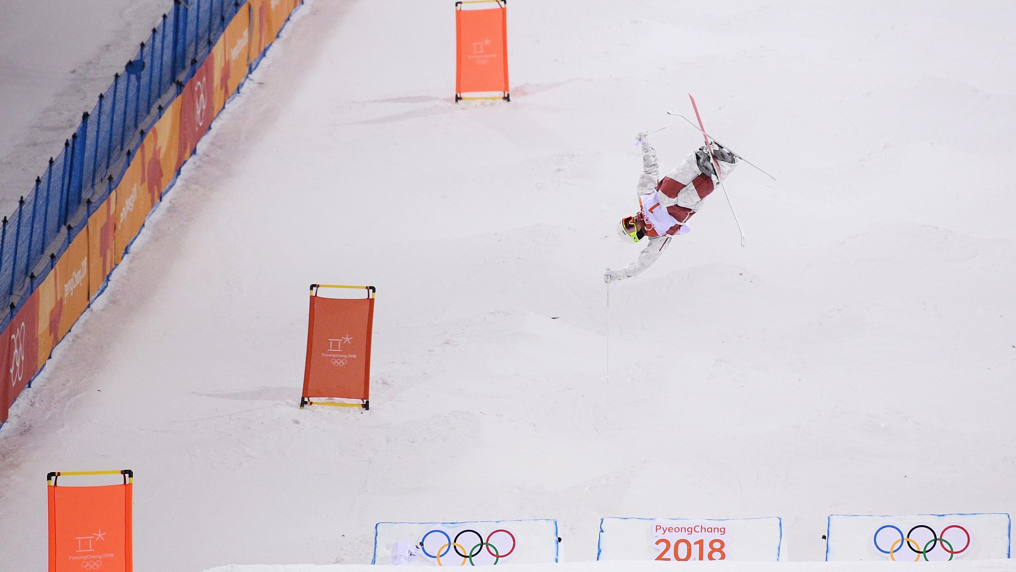 Mikaël Kingsbury en pleine descente aux Jeux olympiques de 2018