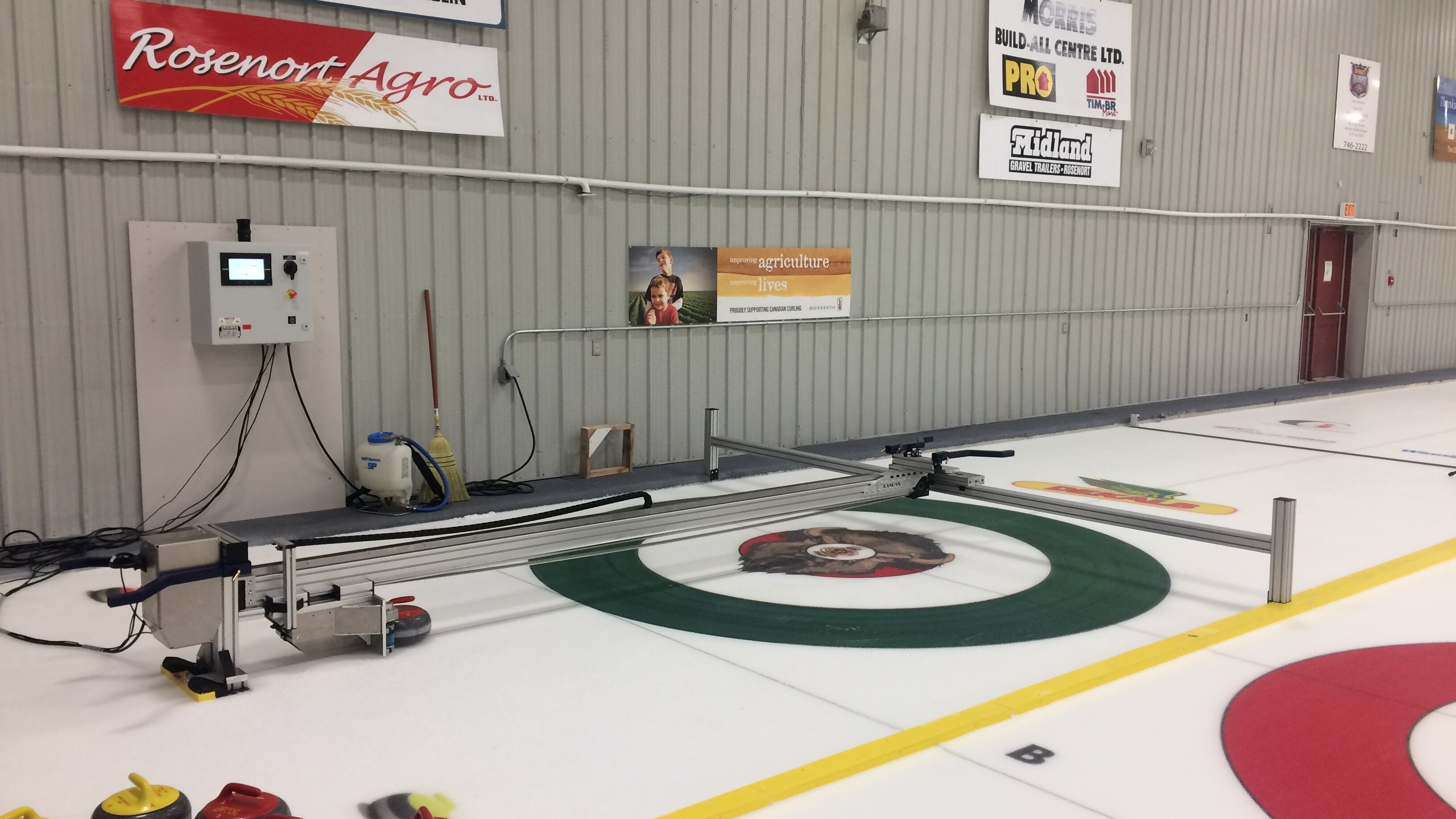 Une machine pour lancer des pierres de curling