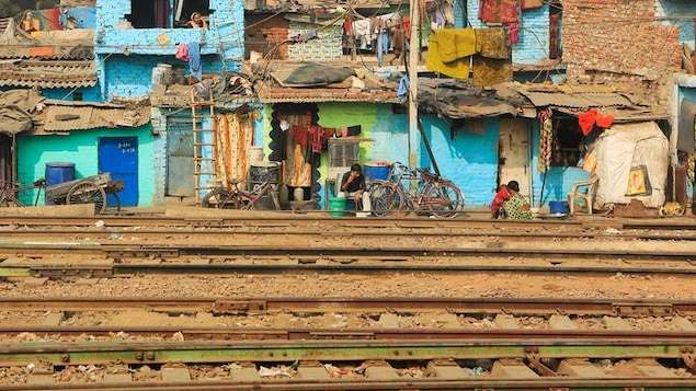 Habitations d'un bidonville à New Delhi