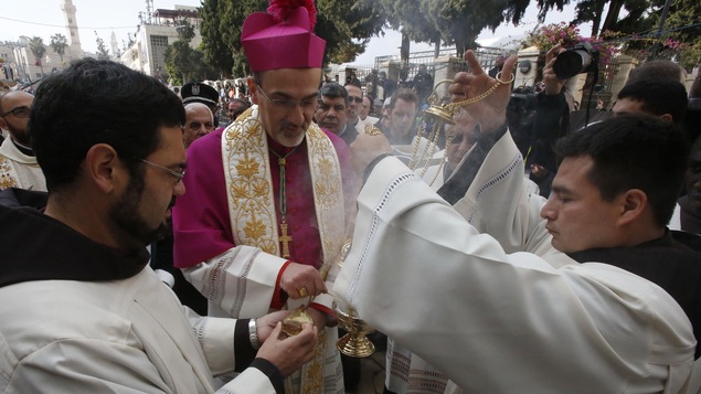L'archevêque de Jérusalem préside les célébrations entourant la veille de Noël à la Basilique de la Nativité. L'archevêque de Jérusalem préside les célébrations entourant la veille de Noël à la Basilique de la Nativité.