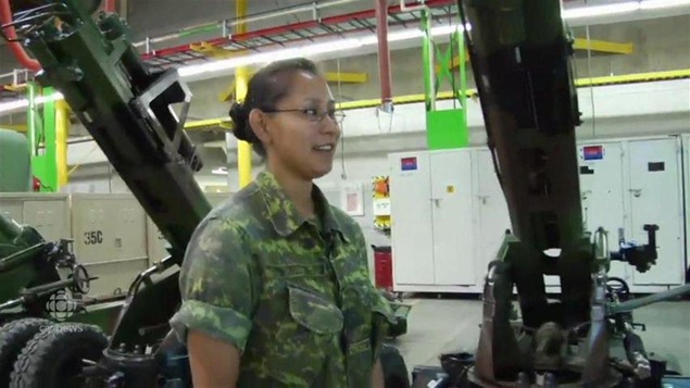  Esther Wolki a quitté les Forces en 2015 après une tentative de suicide.