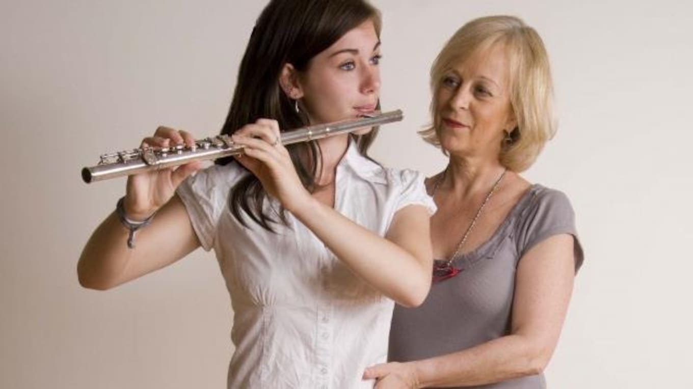 A flutist receives Alexander Technique treatment.