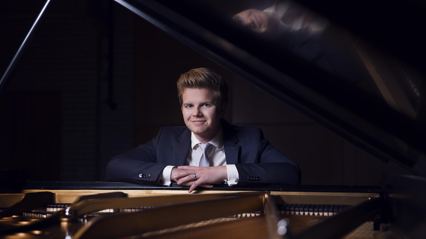 Carter Johnson won 1st prize in the 2018 Canadian Music Competition's Stepping Stone final.