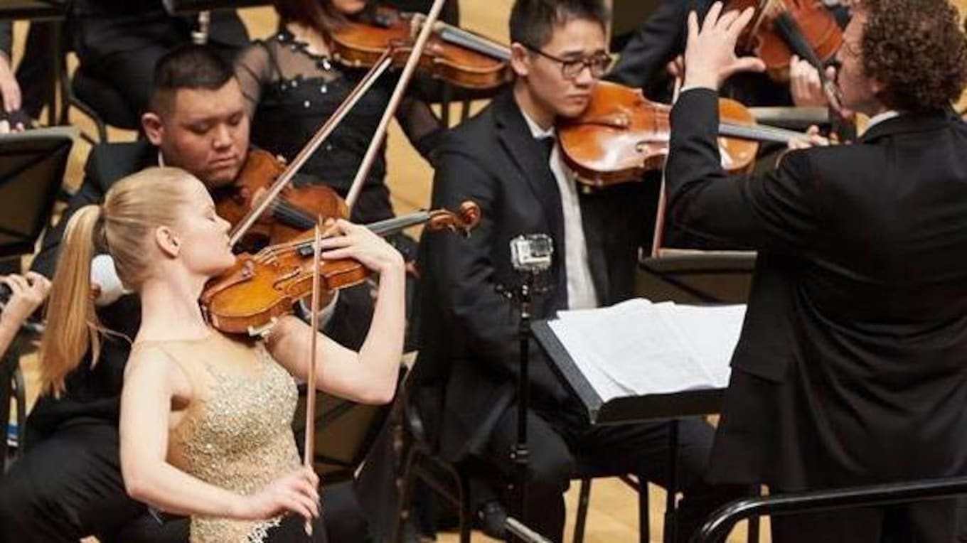 Emma Morrison plays Samuel Barber’s Violin Concerto with the Toronto Symphony Youth Orchestra under Shalom Bard at Koerner Hall in April 2016.