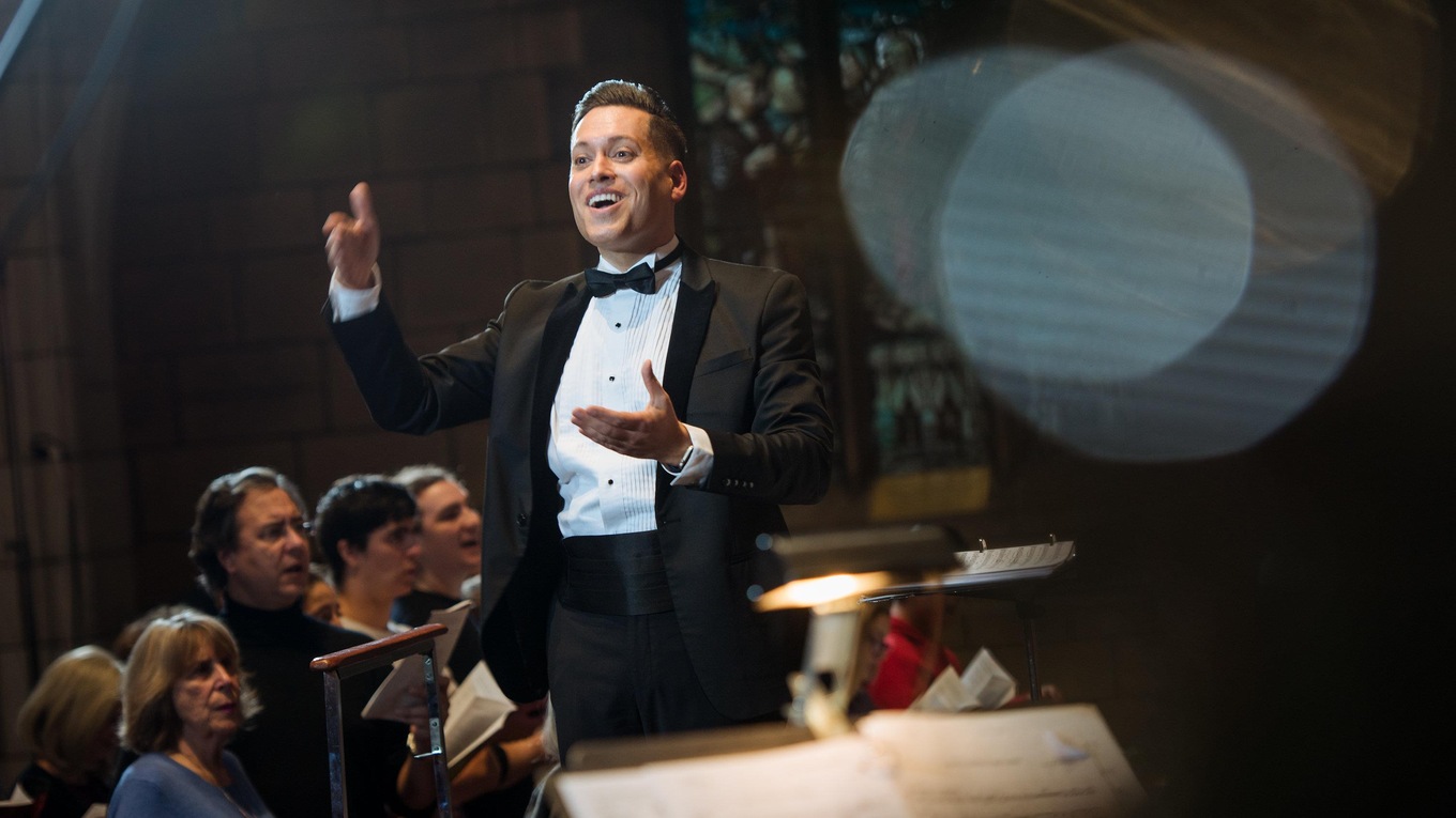 Jean-Sébastien Vallée conducts the choir and audience at the 2017 CBC Christmas Sing-In in Montreal.