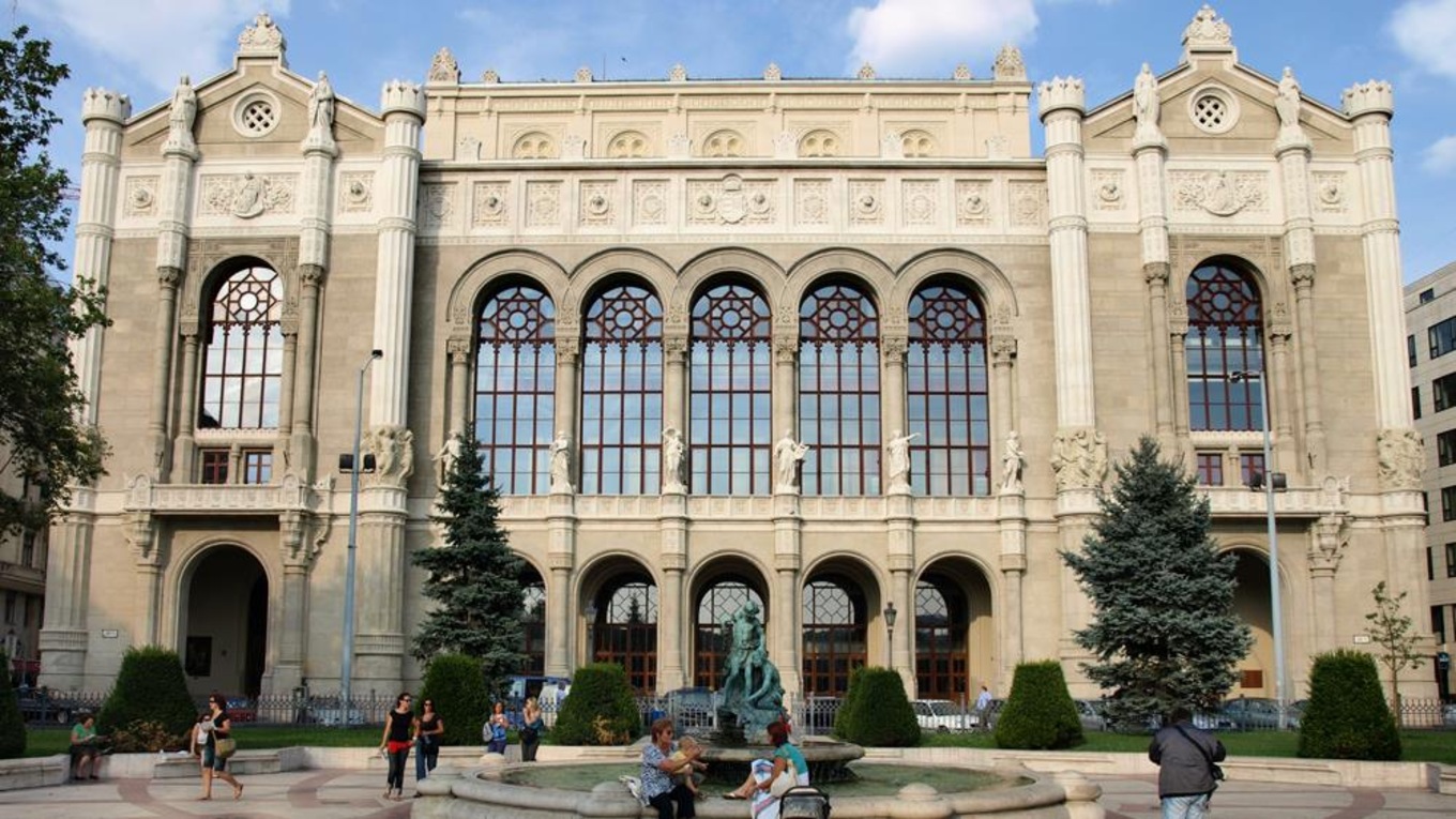 The Pesti Vigadó in Budapest is the venue for the eighth block in the EBU Christmas broadcast.