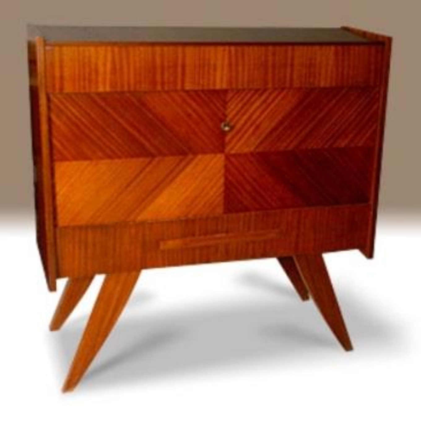 When closed, a Schindler yacht piano looks like a retro TV case.