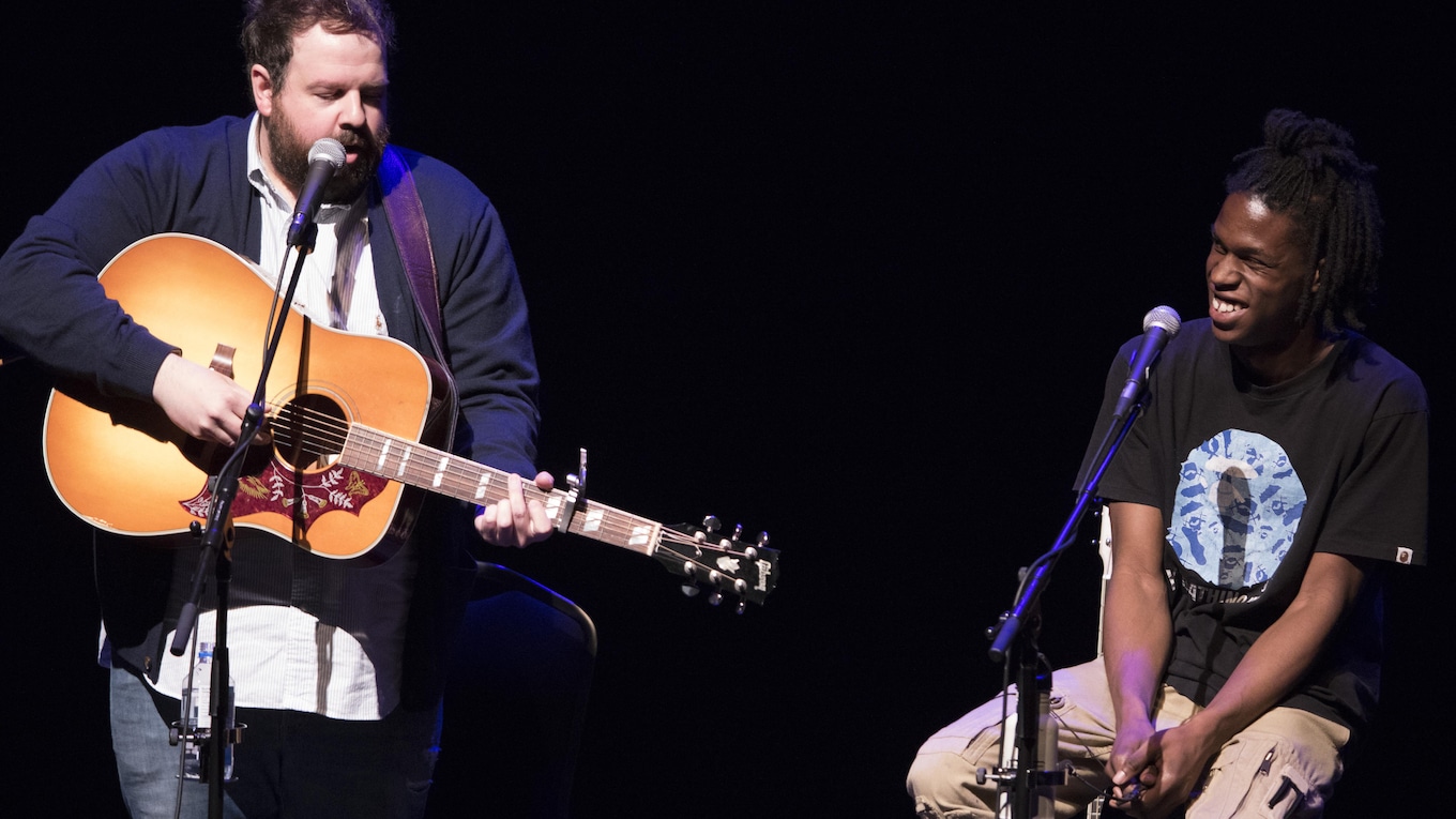 Donovan Woods, left, and Daniel Caesar, right, perform at the 2017 Junos Songwriters' Circle.