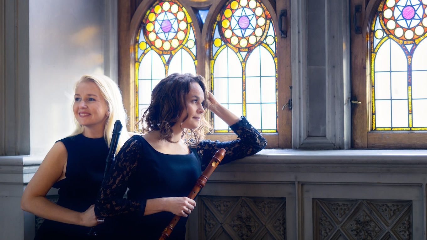 Pauliina Fred and Hanna Haapamaki holding baroque flutes