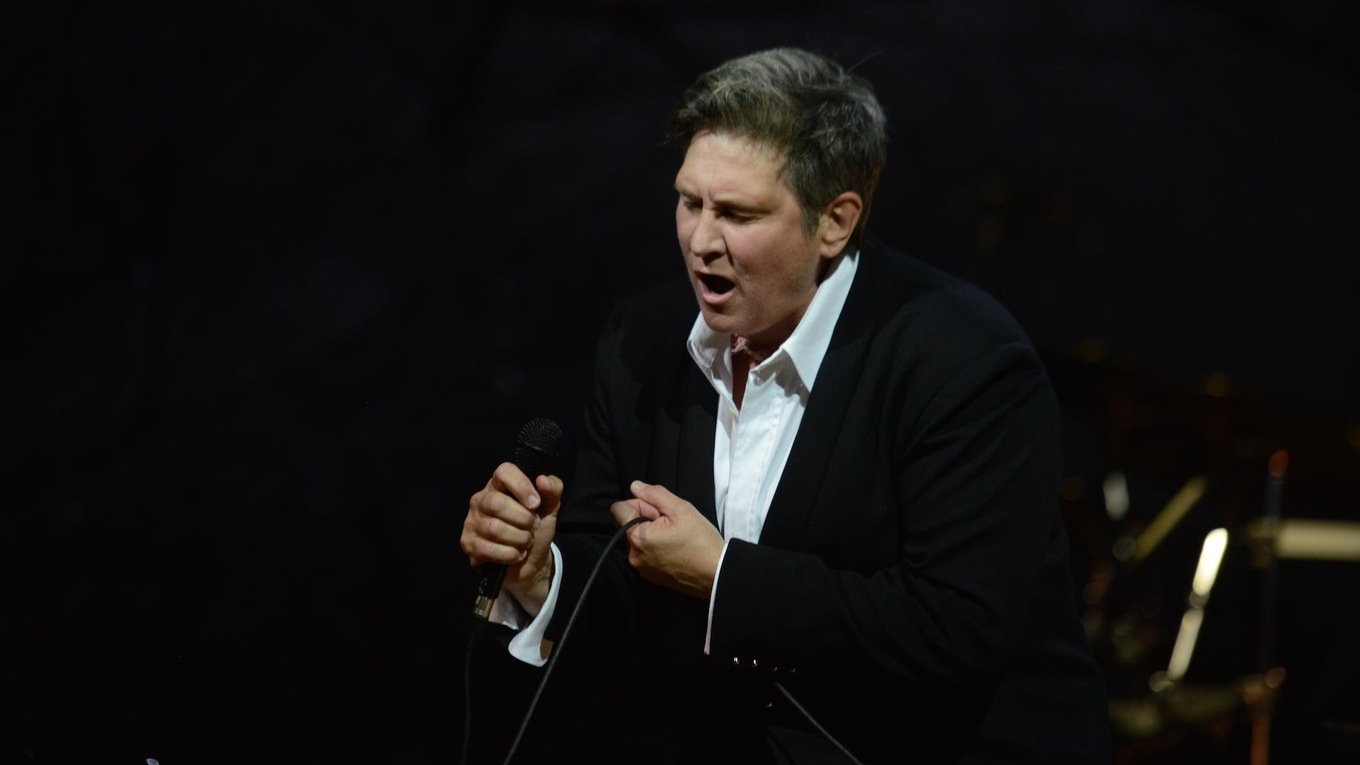 K.d. lang performs Neil Young's 'Helpless' at the Canadian Songwriters Hall of Fame.