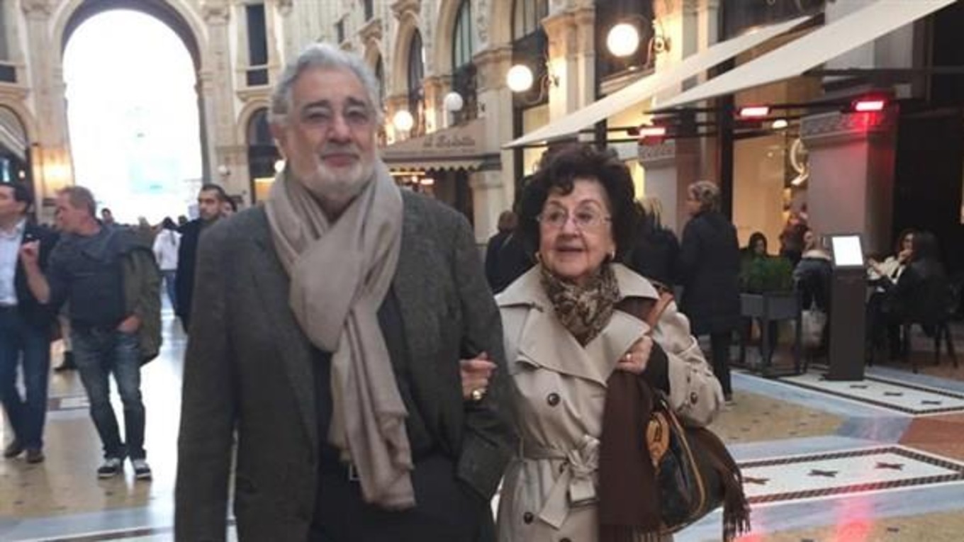 With a career lasting over 50 years, tenor Plácido Domingo has sung over 3,800 performances.