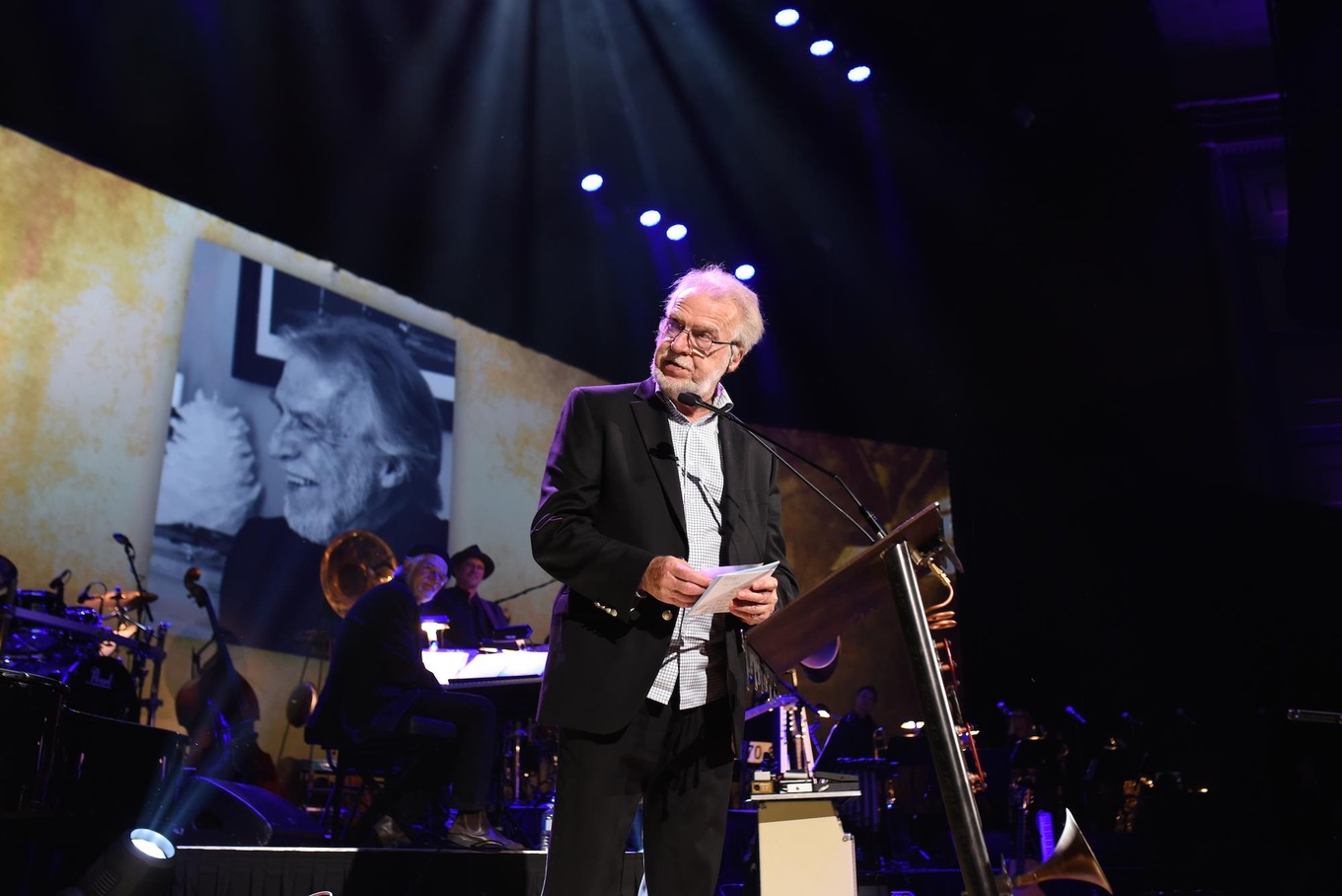 Stéphane Venne is inducted into the Canadian Songwriters Hall of Fame.