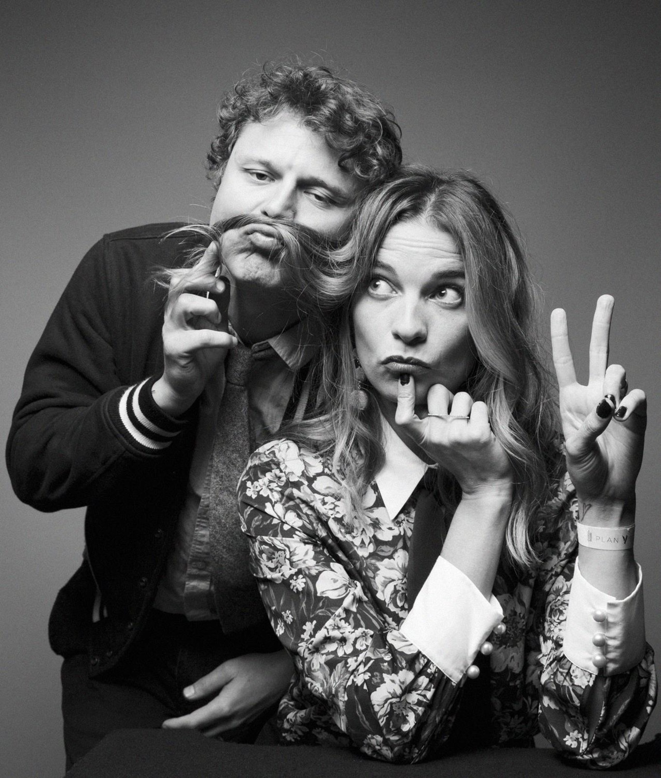 Annie Murphy (Schitt's Creek) and Menno Versteeg (Hollerado) pose in the Polaris portrait studio.