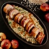 Des hauts de cuisse de poulet farcis aux pommes et enrobés de bacon.