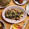 Des plats du menu du Kundah Hôtel sur une table.