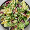 Une salade d’endives et de betteraves marinées.
