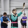 L'aînée Cecile Calliou lève une plume durant une bénédiction traditionnelle des Jeux dénés aux Jeux d'hiver de l'Arctique de 2023, à Wood Buffalo, en Alberta, le lundi 30 janvier 2023.