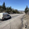 Une vue du la route en haut de la côte du Cran.