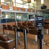 La salle d'attente de l'aéroport de Bagotville est vide.