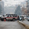 Des forces de sécurité bloquent une route à Kaboul.