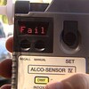 Un conducteur échoue un test d'alcoolémie.